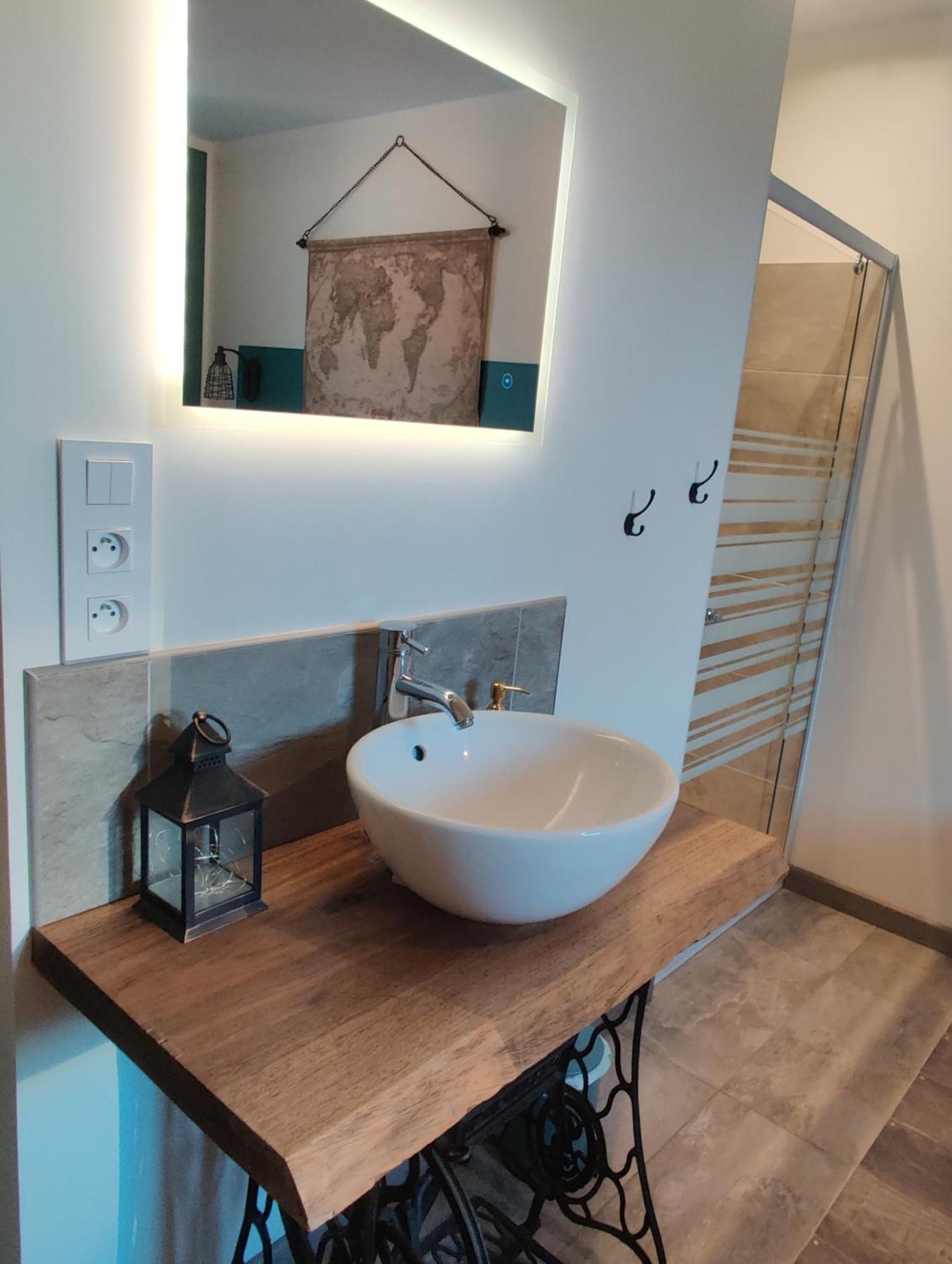 Au Coin Du Chemin Hotel Chambery Bilik gambar