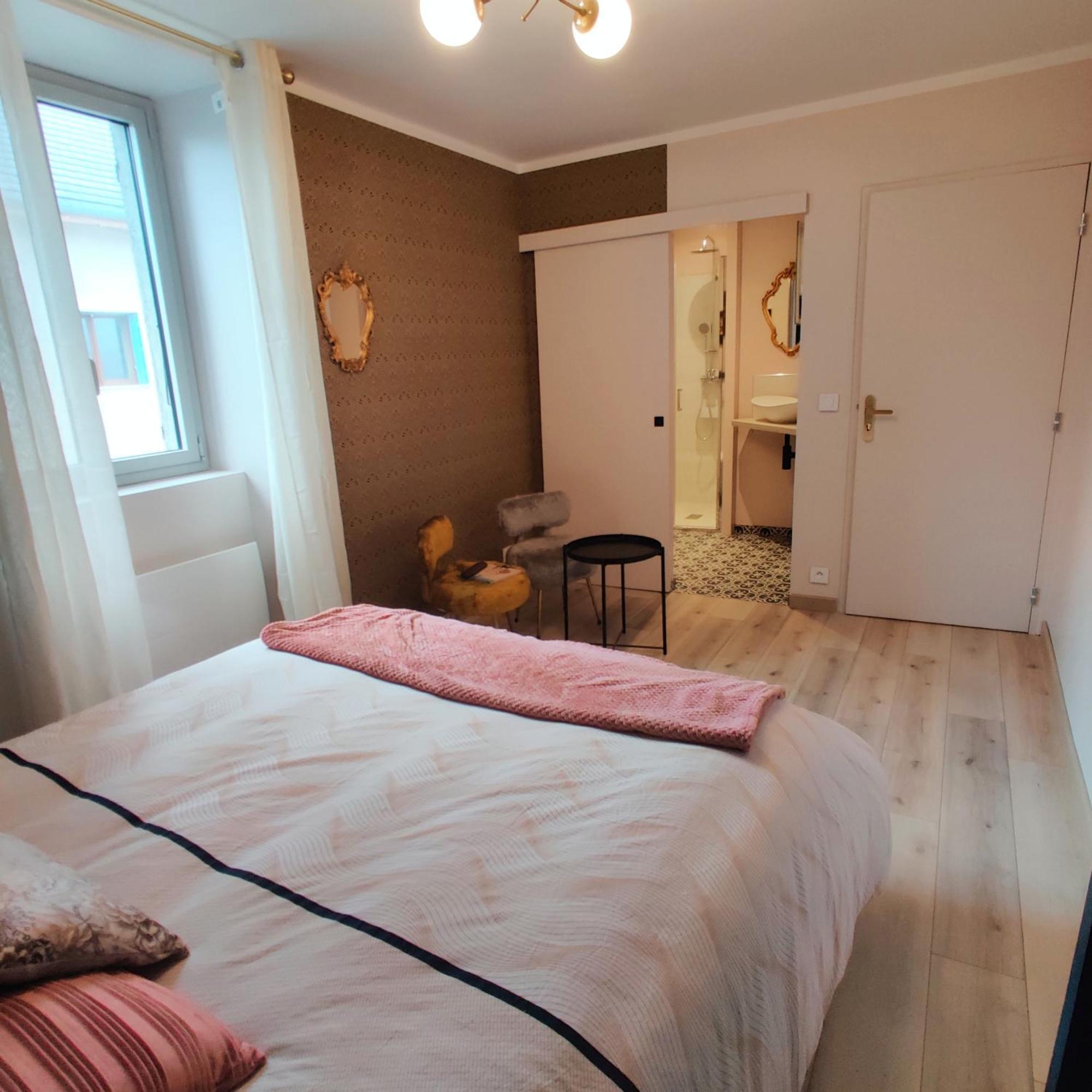 Au Coin Du Chemin Hotel Chambery Bilik gambar